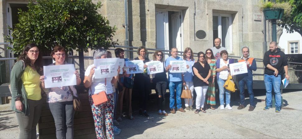 Membros do SLG na concentración en Betanzos