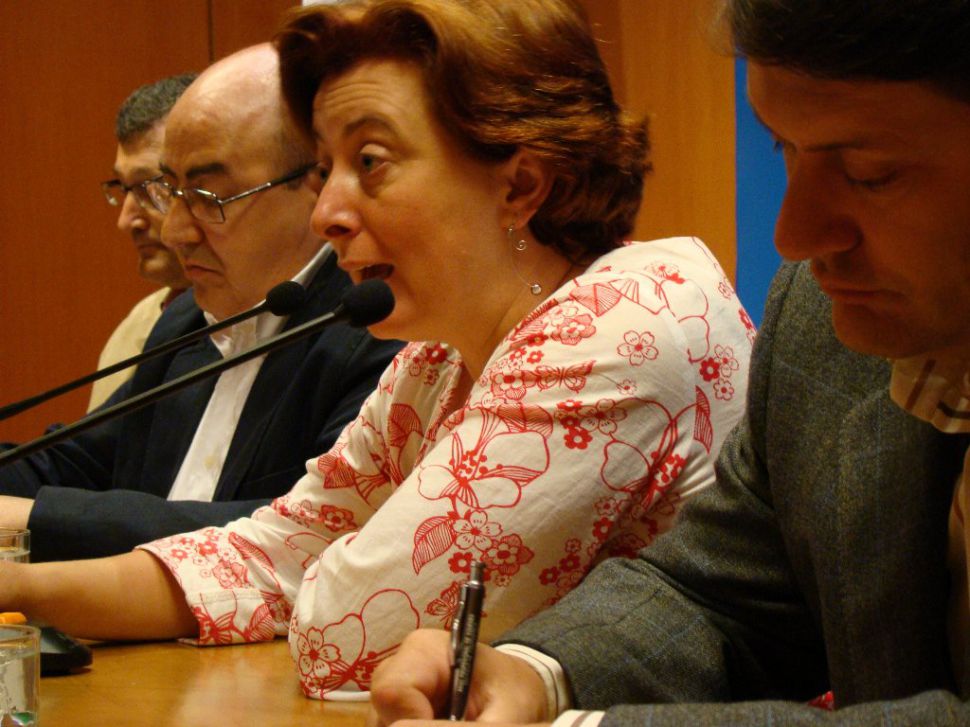 Carme Freire. Rolda de prensa en Santiago de Compostela (260609) TRACTORADA