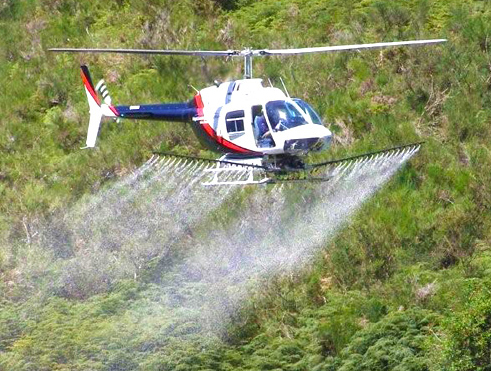 Helicóptero fumigando