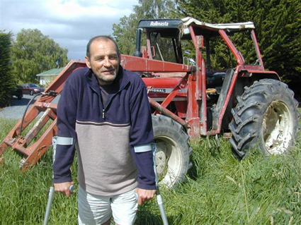Labrego con muletas