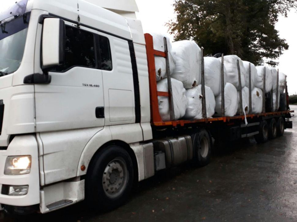 Trailer rolos herba