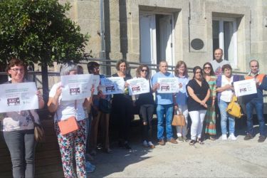 Membros do SLG na concentración en Betanzos