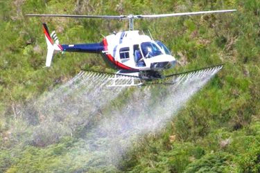 Helicóptero fumigando