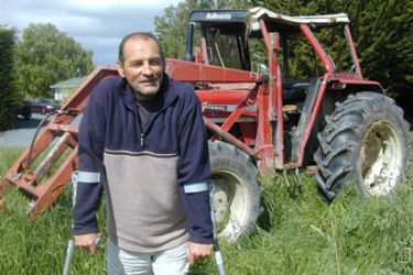 Labrego con muletas